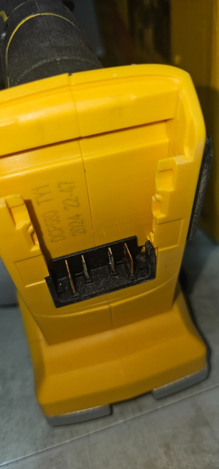 DEWALT 20v Max Wireless Handheld Planer (DCP580)3