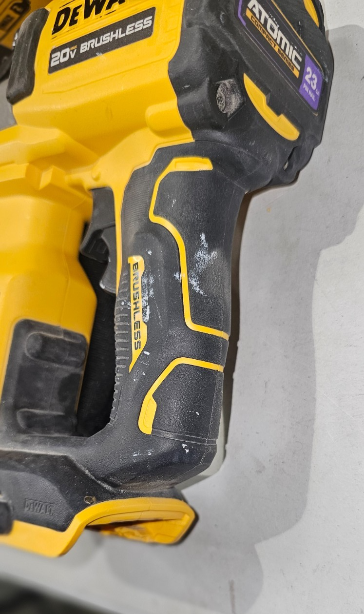 DEWALT Atomic Compact 20V MAX Brushless Cordless 23 Gauge Pin Nailer (Bare Tool)3