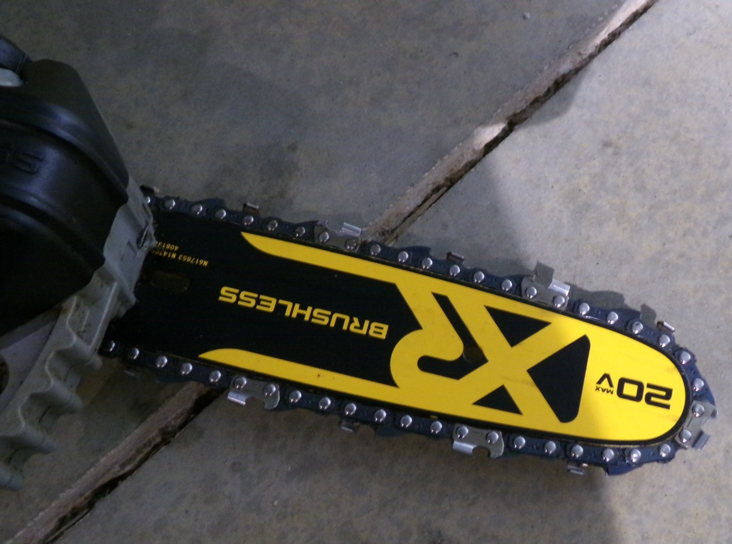 DEWALT 20V MAX* XR Brushless Cordless Pole Saw DCPS6202