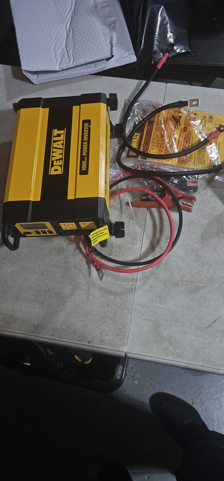 DEWALT 1000Watt Portable Car Power Inverter1