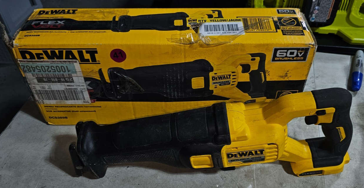 DeWalt DCS389 60V MAX* Brushless Cordless Reciprocating Saw1
