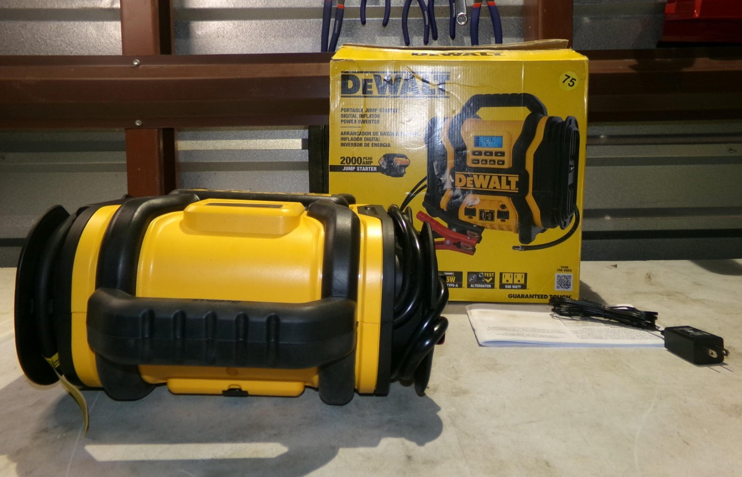DEWALT DXAEPS14Type2 2000 Peak Battery Automotive Battery Booster Jump Starter6