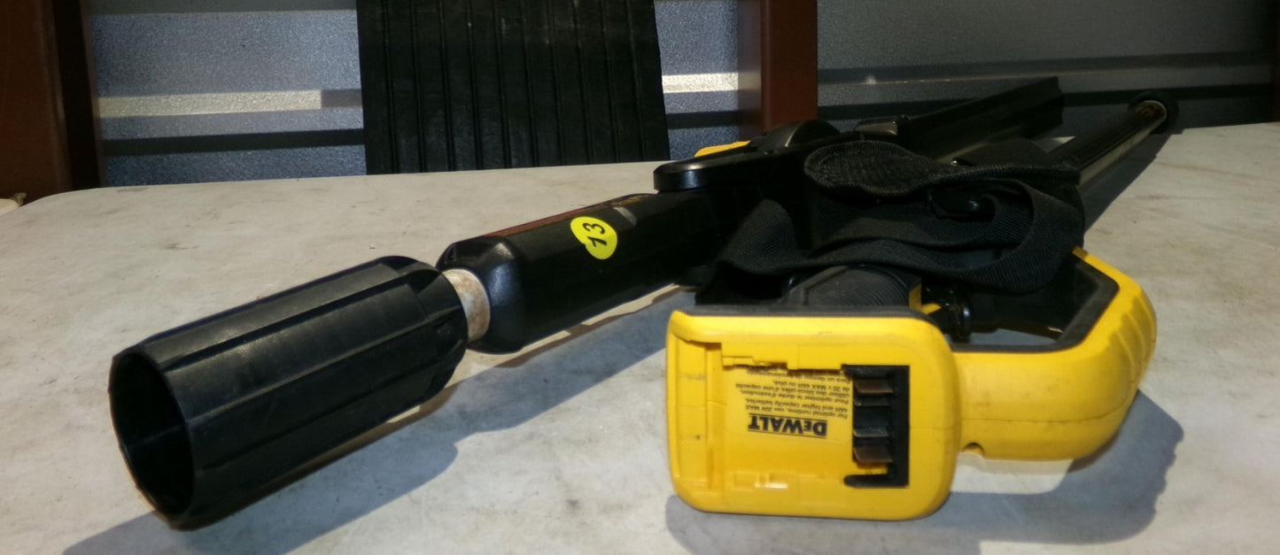 DEWALT DCPH820 20V MAX* 22 in. Cordless Pole Hedge Trimmer3