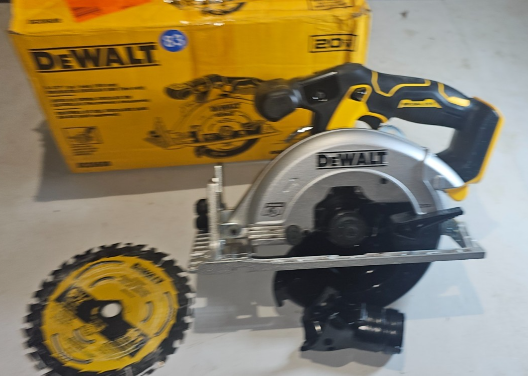 DEWALT DCS565 20V MAX* XR 61/2 in Brushless Cordless Circular Saw (Tool Only)2