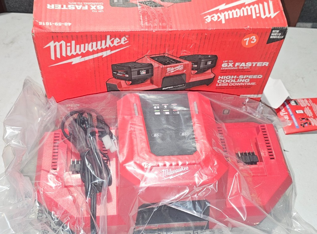 Milwaukee 48591815 M18 18V Dual Bay Simultaneous Super Charger2