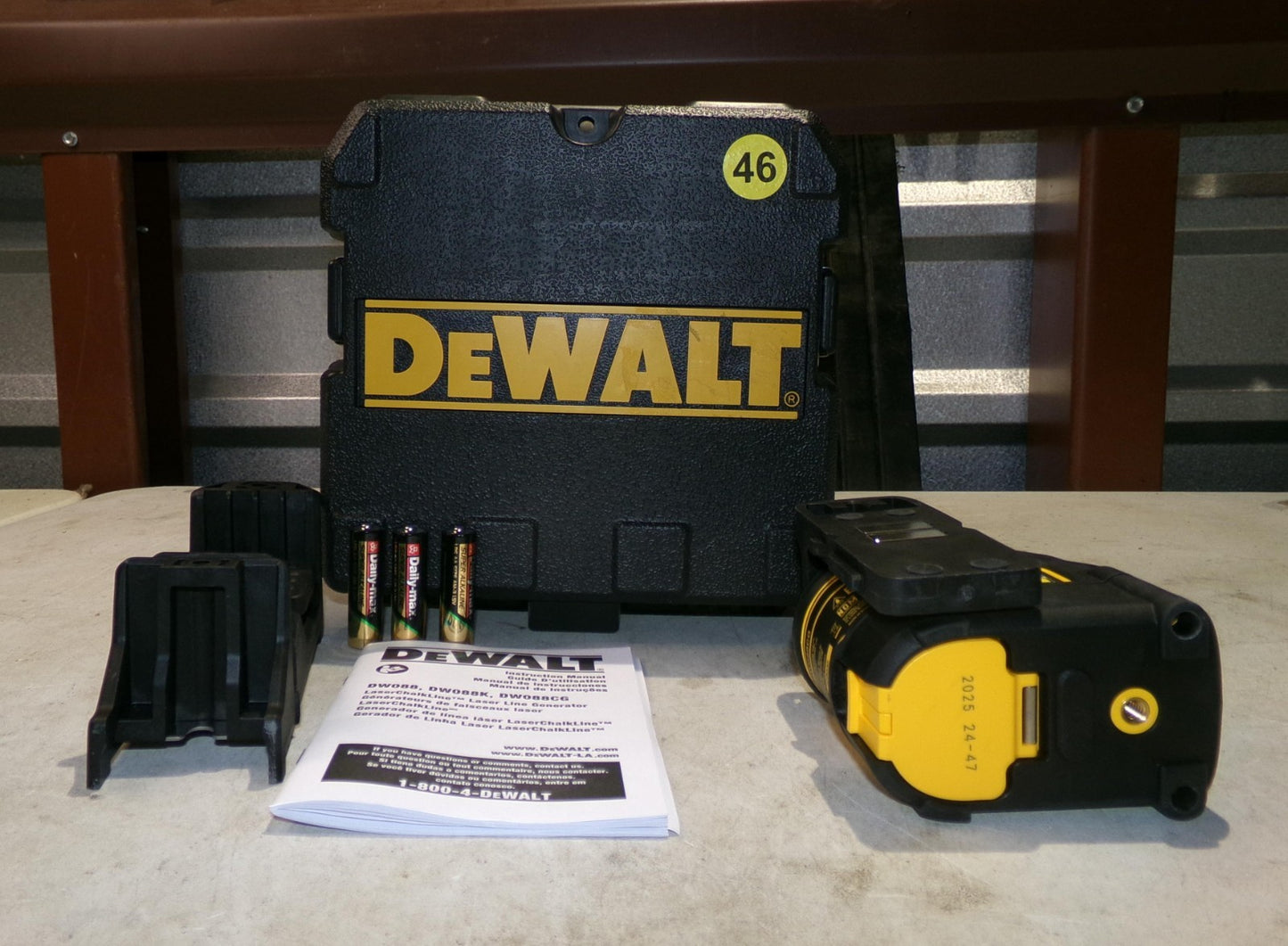 DEWALT DW088CG Green SelfLevelling Cross Line Laser 467