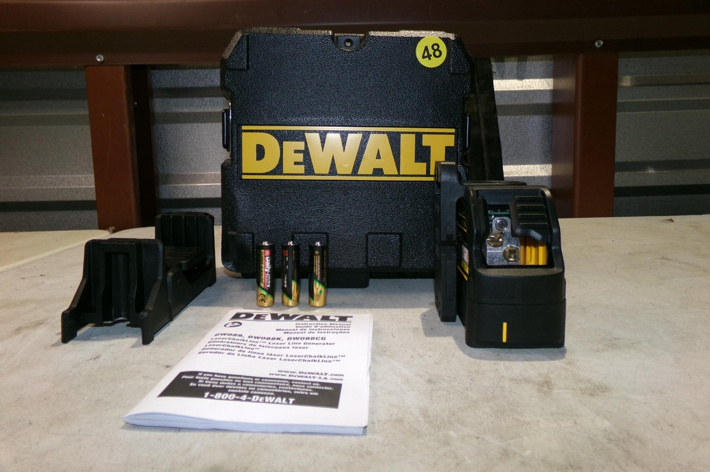 DEWALT DW088CG Green SelfLevelling Cross Line Laser 484