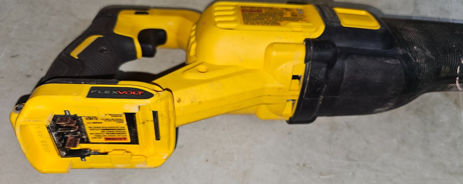 DeWalt DCS389 60V MAX* Brushless Cordless Reciprocating Saw3