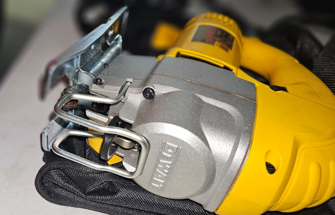 DEWALT DW317 5.5 Amp Top Handle Jig Saw with Bag3