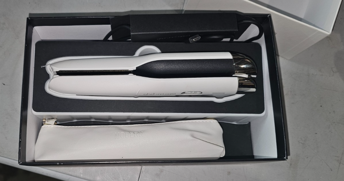 ghd Unplugged USBC Rechargeable Flat Iron Styler  White1