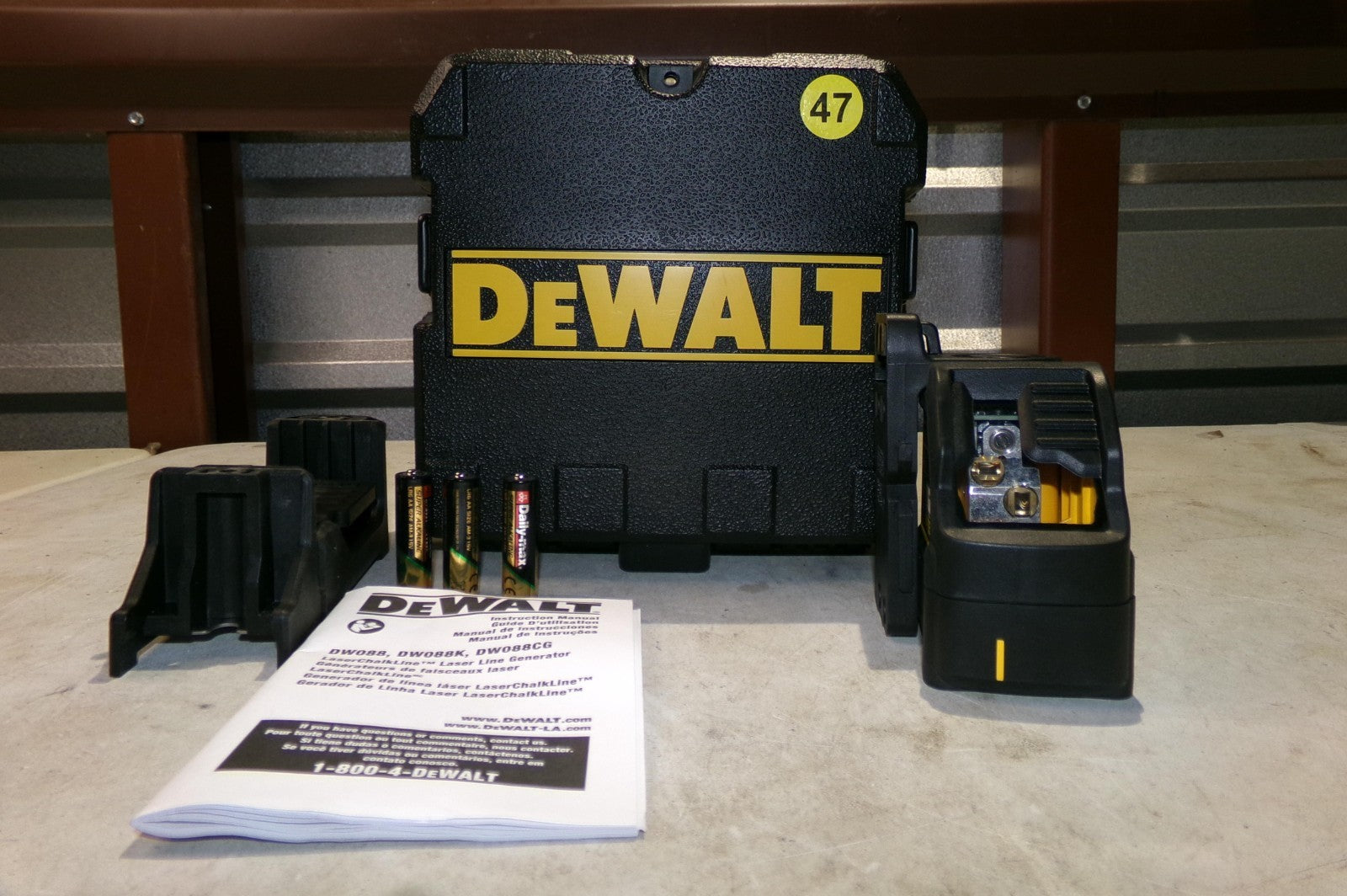 DEWALT DW088CG Green SelfLevelling Cross Line Laser 474