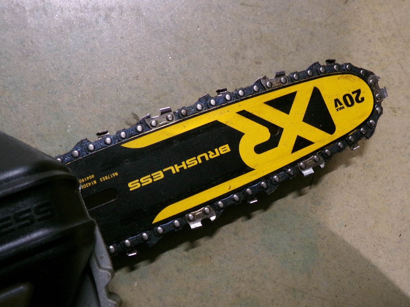 DeWalt DCPS620B Brushless Cordless Pole Saw (Tool Only)2