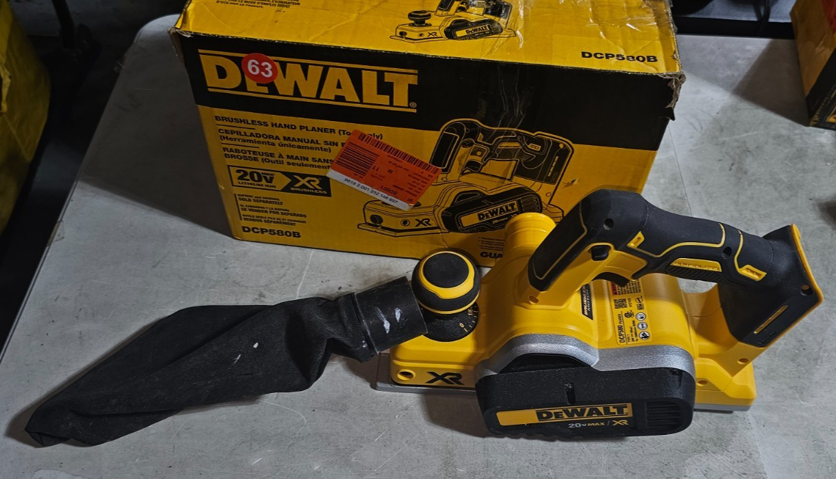DEWALT 20v Max Wireless Handheld Planer (DCP580)1
