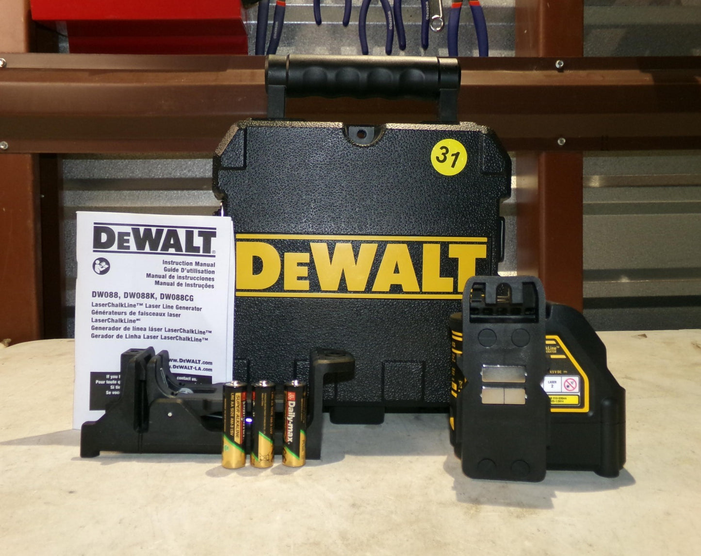 DEWALT DW088CG Green SelfLevelling Cross Line Laser 315
