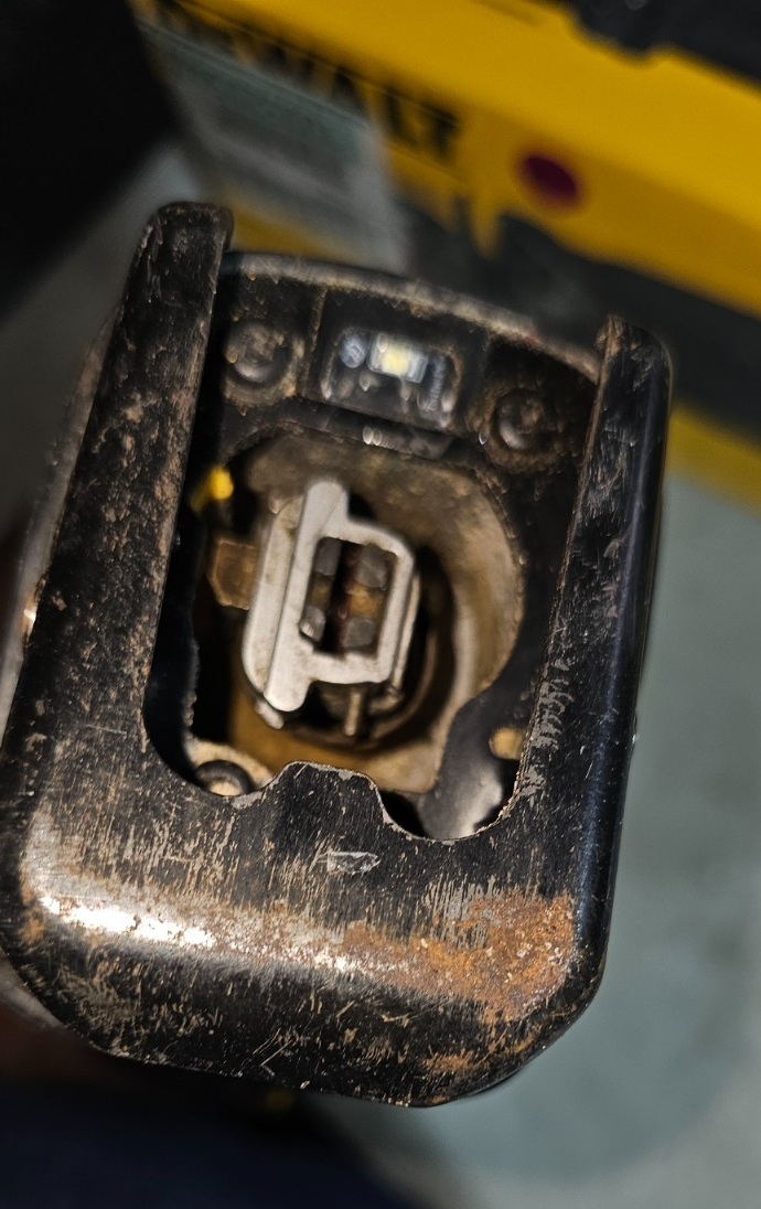 DeWalt DCS389 60V MAX* Brushless Cordless Reciprocating Saw4