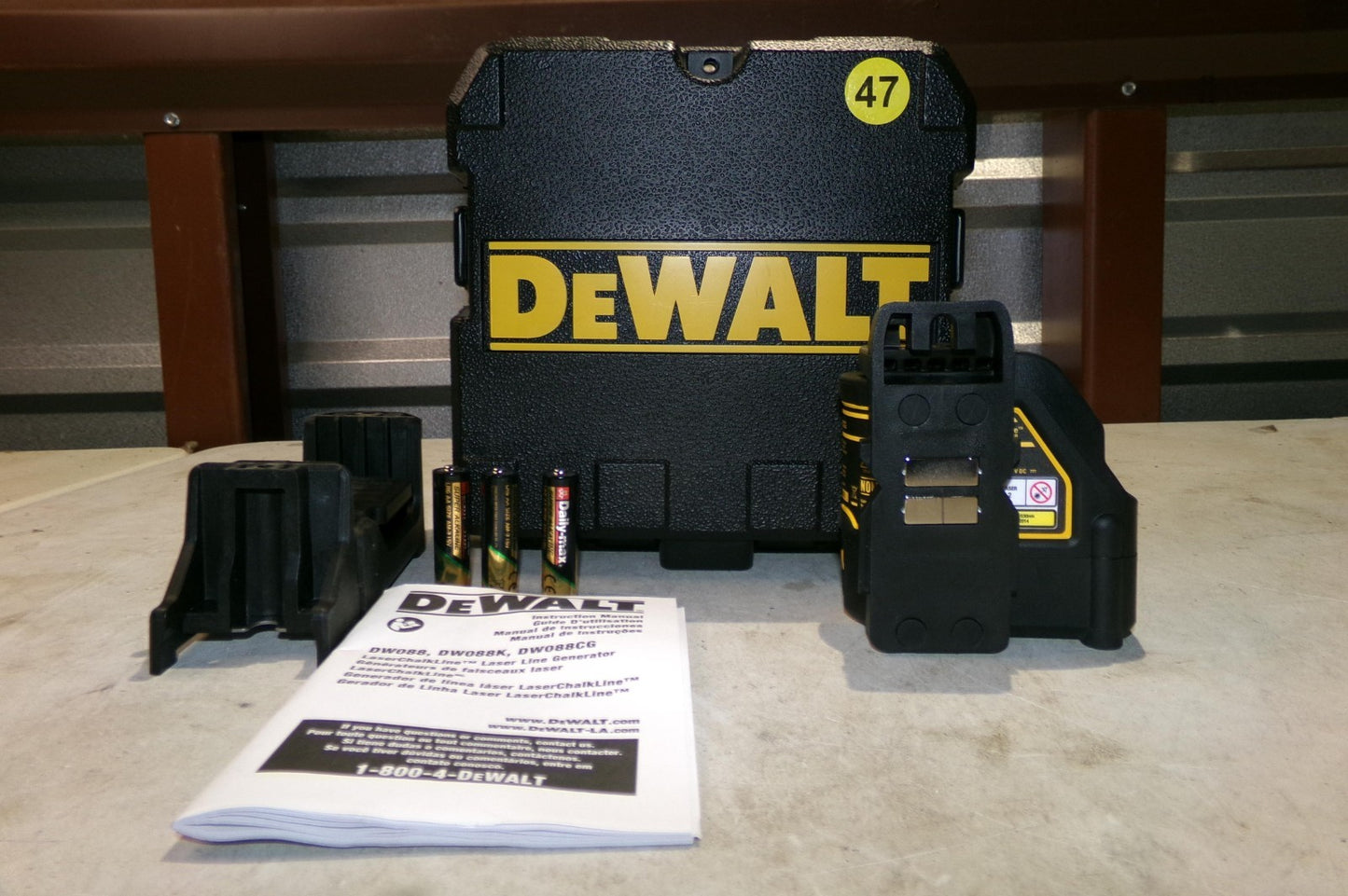 DEWALT DW088CG Green SelfLevelling Cross Line Laser 475