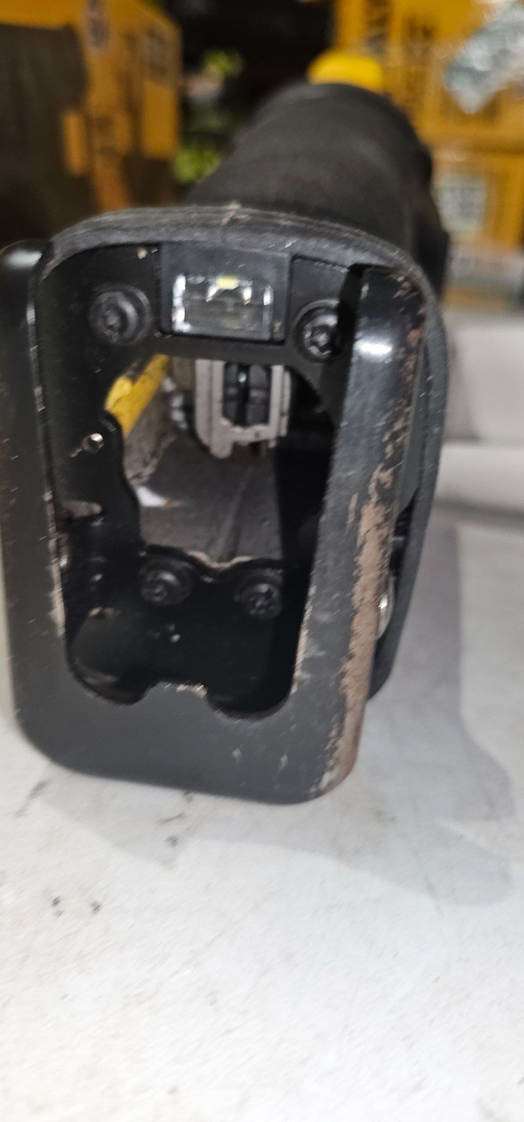 DeWalt DCS389 60V MAX* Brushless Cordless Reciprocating Saw3