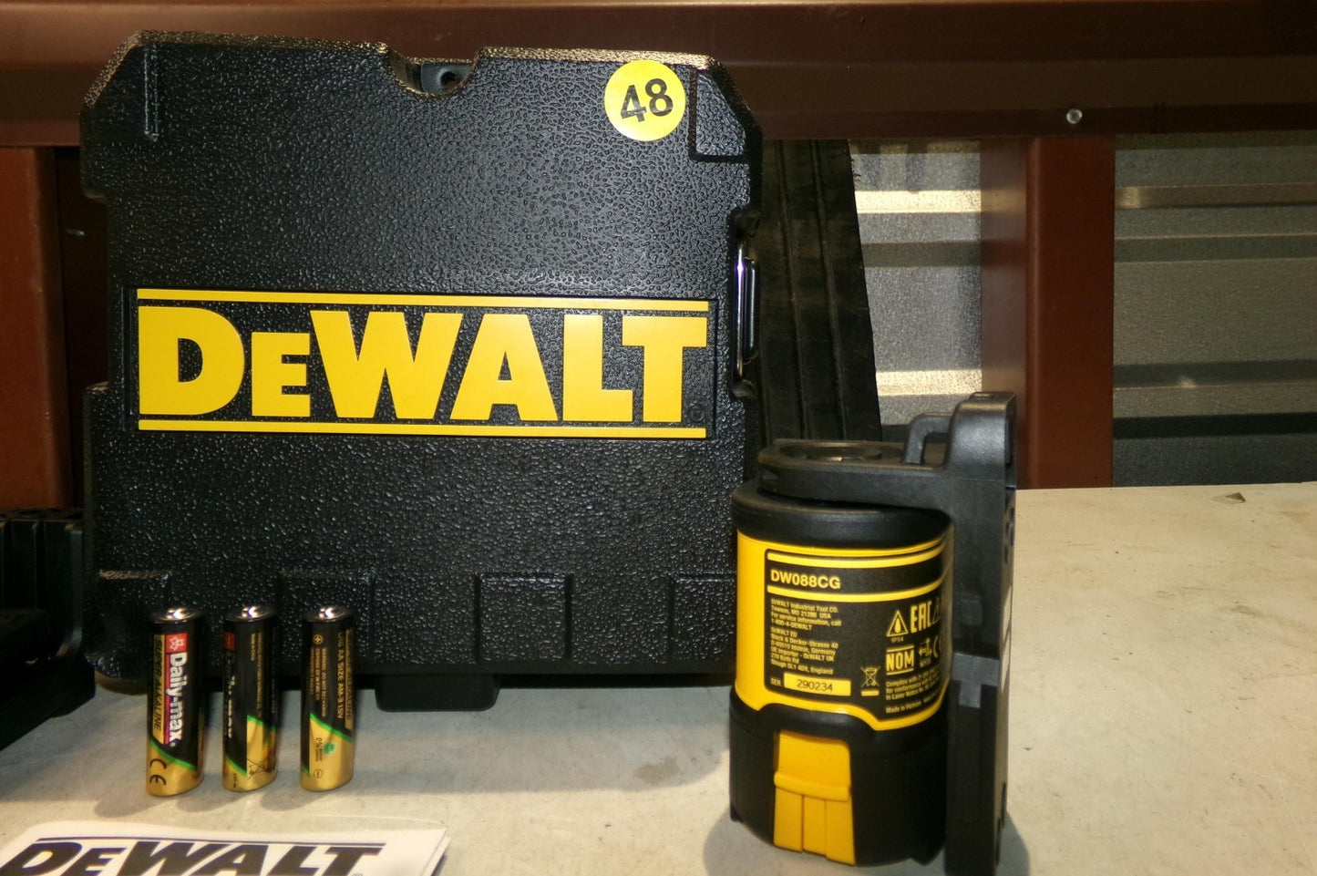 DEWALT DW088CG Green SelfLevelling Cross Line Laser 481